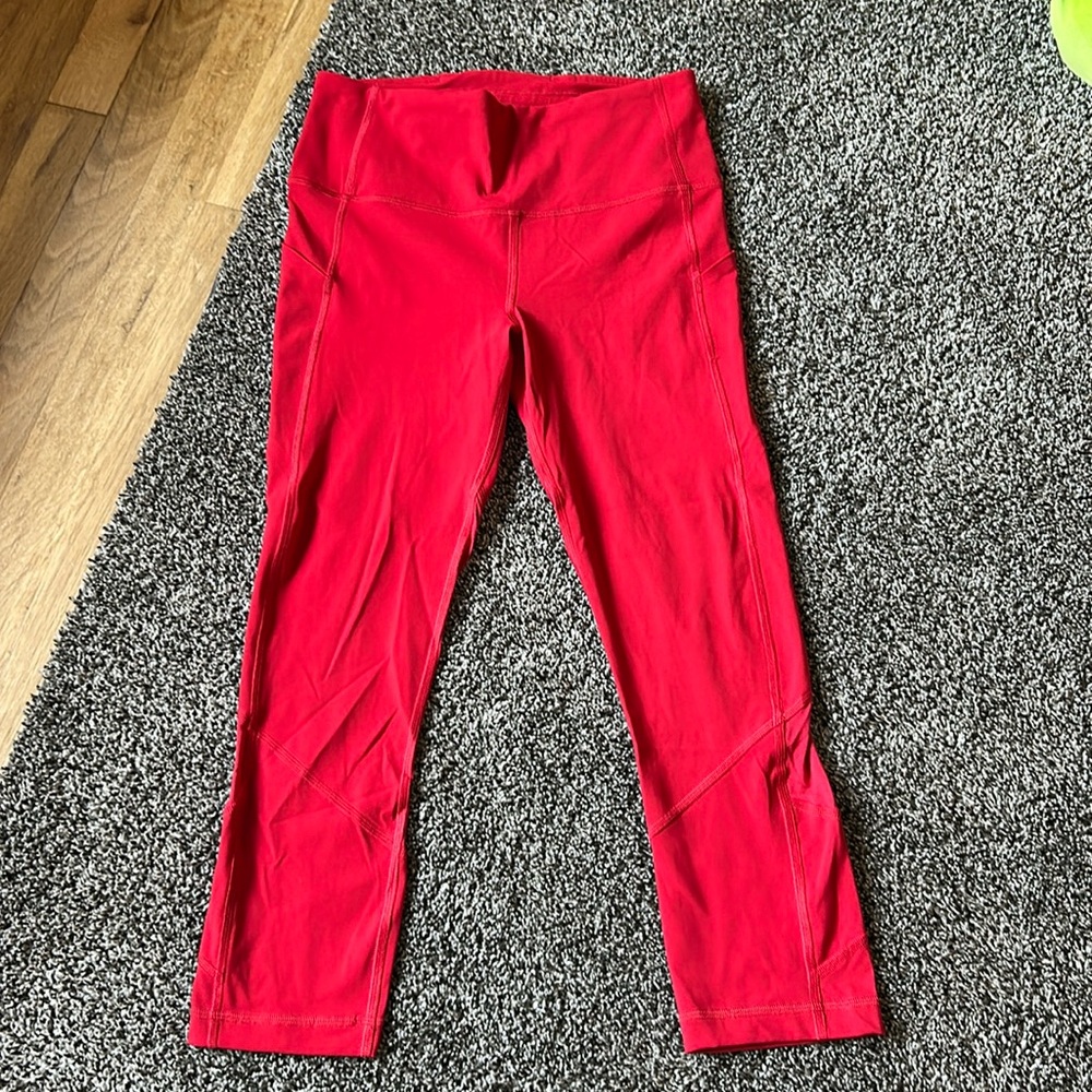 Lulullemon Pace Rival Crop 22" Red Size 6 Cellphone Pocket EUC